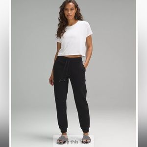 Lululemon Women’s Scuba High-RiseJogger Full Length in excellent condition!!